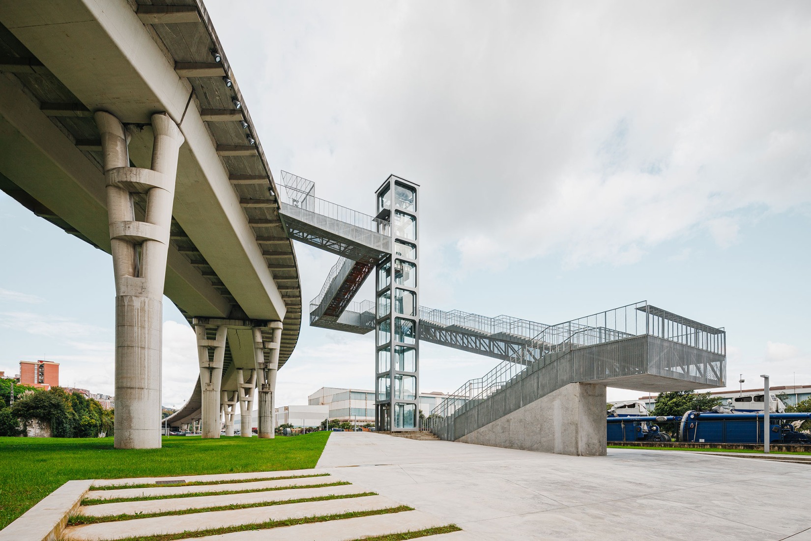 Access to the Altos Hornos de Bizkaia by TARTE and ELE. Photograph by Aitor Estévez.