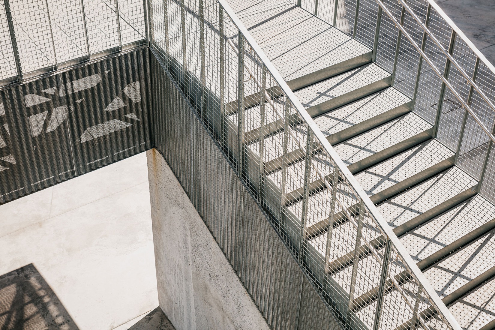 Access to the Altos Hornos de Bizkaia by TARTE and ELE. Photograph by Aitor Estévez.