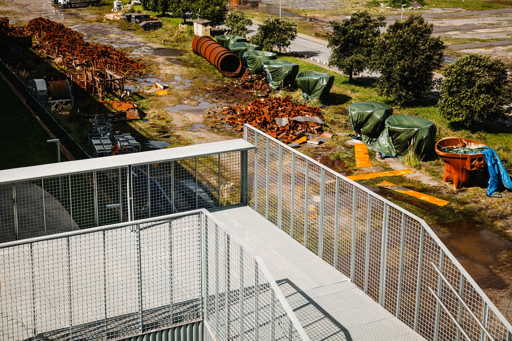 Access to the Altos Hornos de Bizkaia by TARTE and ELE. Photograph by Aitor Estévez.
