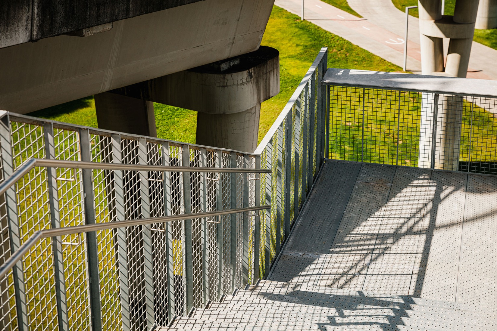 Access to the Altos Hornos de Bizkaia by TARTE and ELE. Photograph by Aitor Estévez.