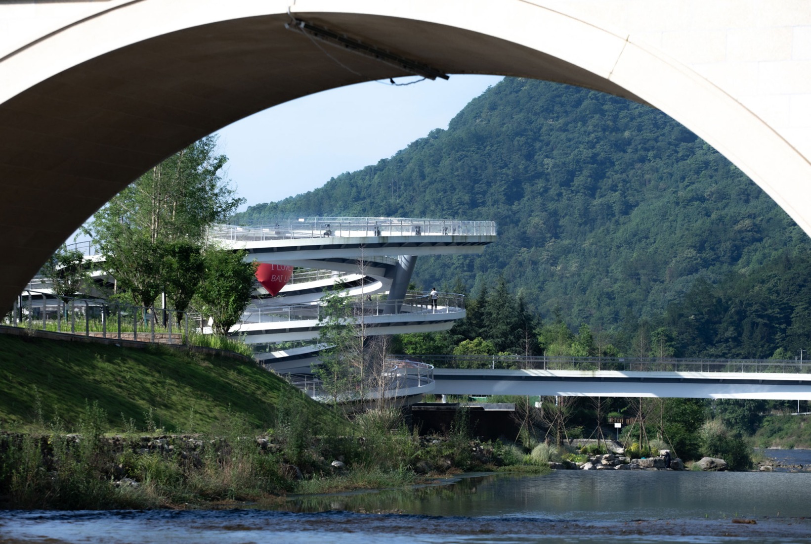 Puente «Clave de Sol» por ZZHK Architects. Fotografía por Arch-Exist.