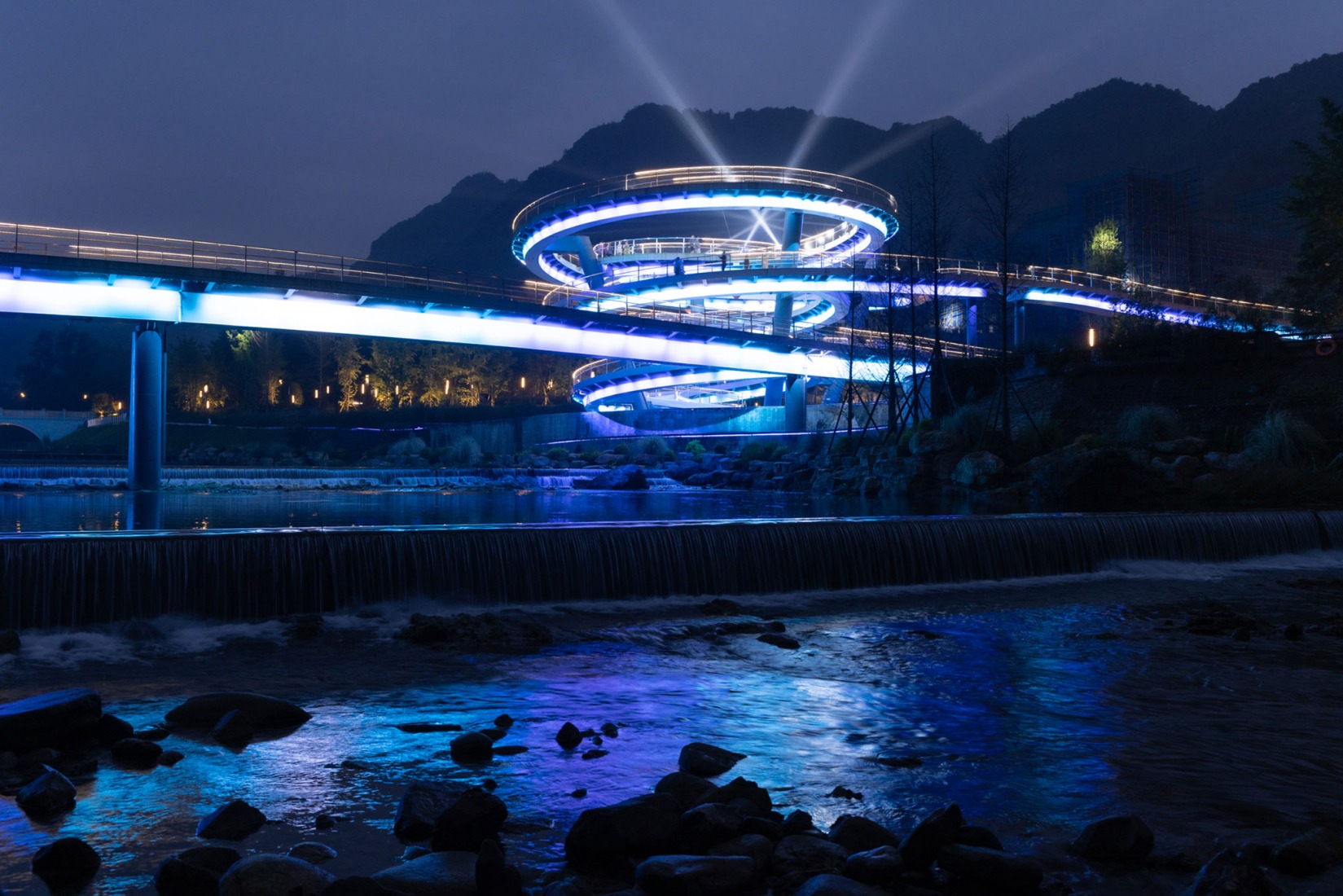 Puente «Clave de sol» por ZZHK Architects. Fotografía por Arch-Exist.