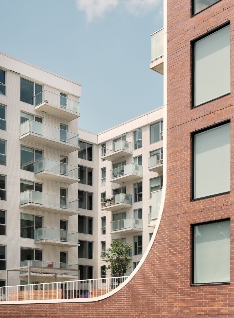   Mellem Les Trembles by ACDF architecture. Photograph courtesy of Maître Carré.