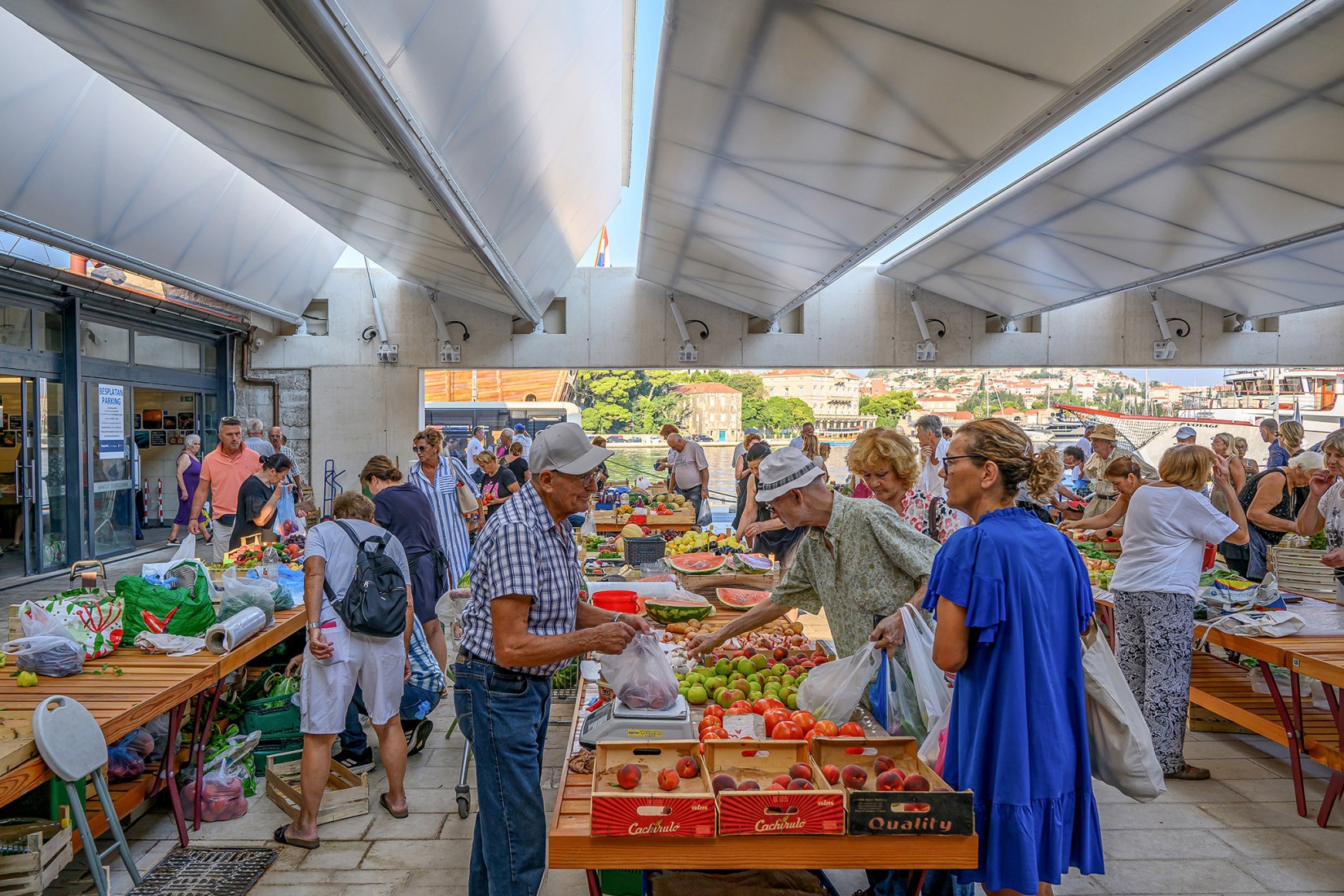 Market Gruž by ARP / Peračić-Veljačić. Photograph by Tonći Plazibat / Cropix.