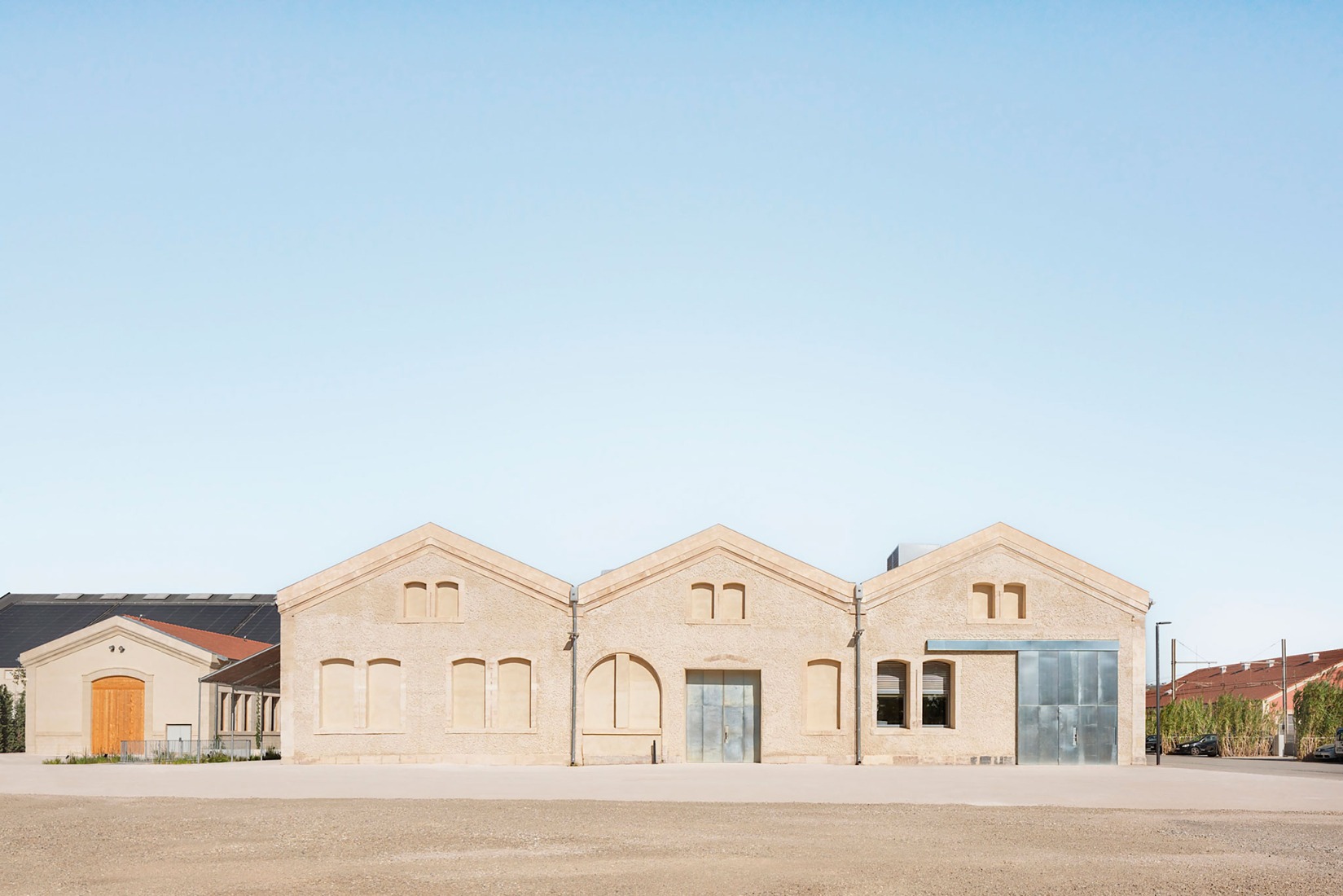 «Lot 8, LUMA Arles - Renovation of Le Magasin Électrique» por Atelier Luma BC architects & studies ASSEMBLE. Fotografía por Morgane Renou.