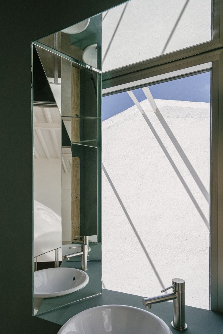 DRZ, an industrial building rehabilitated by ba-rro. Photograph by Maru Serrano.