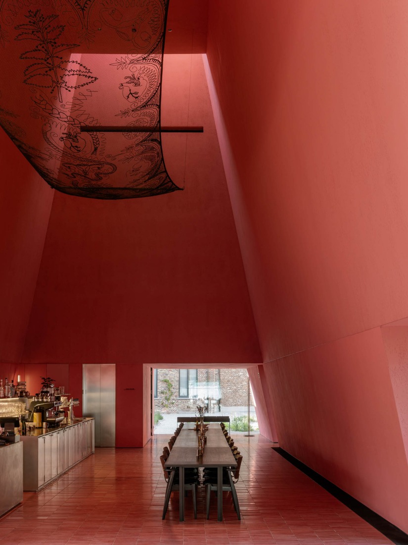 Nuevo museo de artes visuales Abby Kortrijk por Barozzi Veiga + Tab Architects. Fotografía por Simone Marcolin.