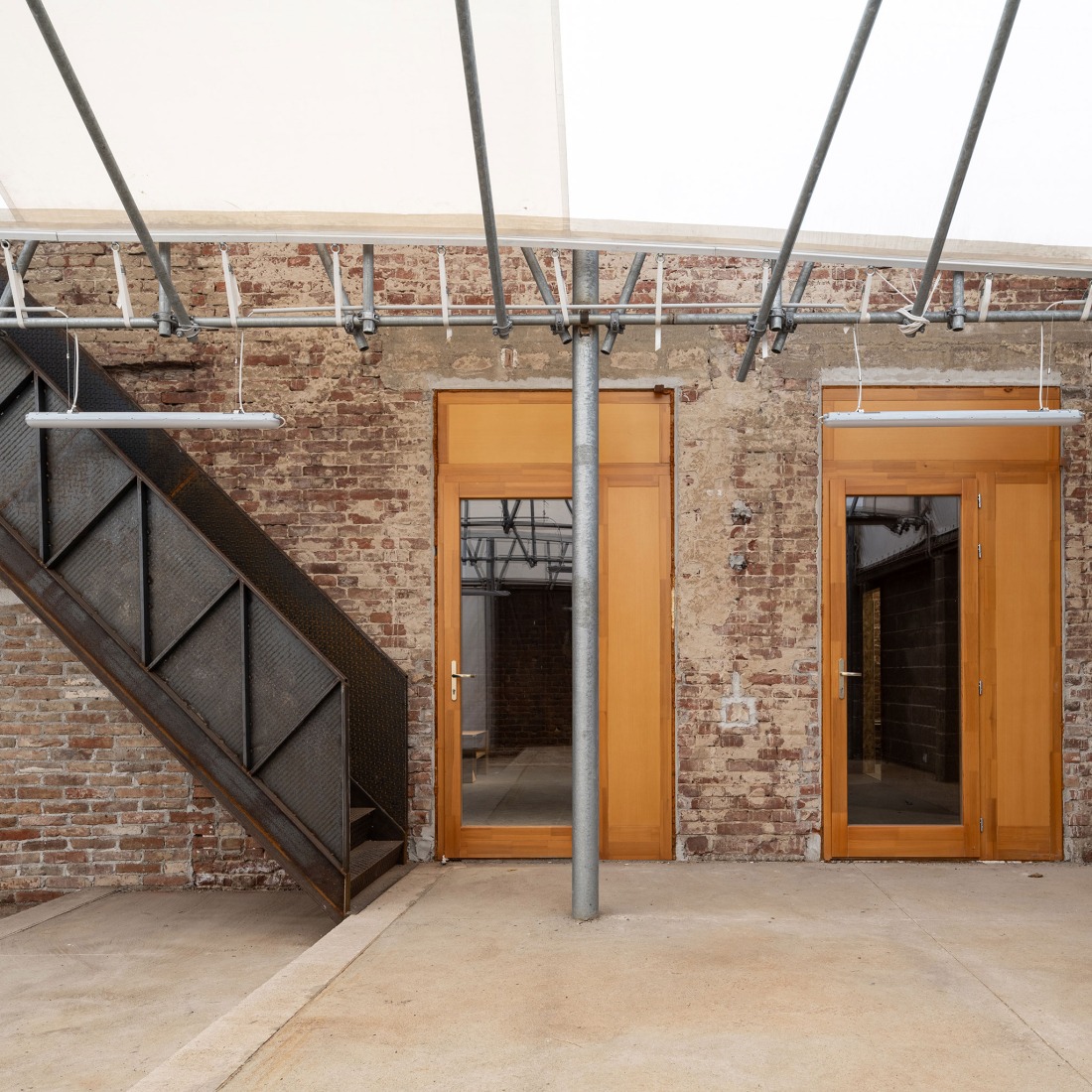 «The Dryer Workshop» por dmb műterem Ltd. Fotografía por Gyorgy Palko.