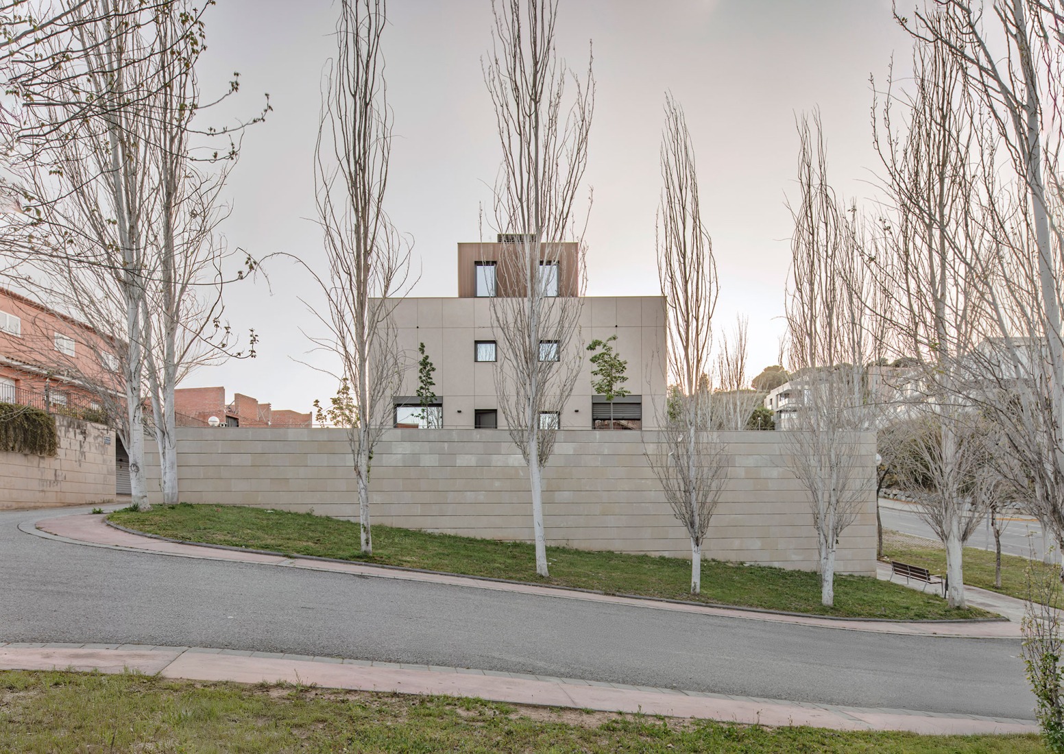 Tiana Hills by Sau taller d'Arquitectura. Photograph by Andrés Flajszer.