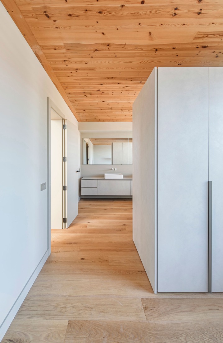 Tiana Hills by Sau taller d'Arquitectura. Photograph by Andrés Flajszer.