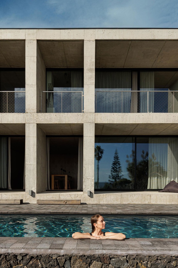 Casa da Rocha Quebrada by SO Arquitetura & Design. Photograph by Ivo Tavares Studio.