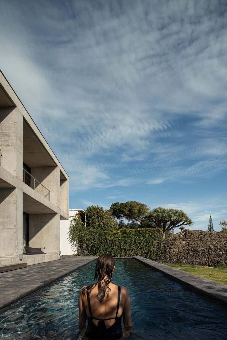 Casa da Rocha Quebrada by SO Arquitetura & Design. Photograph by Ivo Tavares Studio.