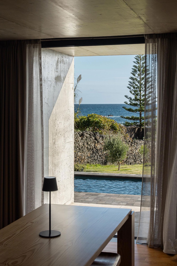 Casa da Rocha Quebrada by SO Arquitetura & Design. Photograph by Ivo Tavares Studio.