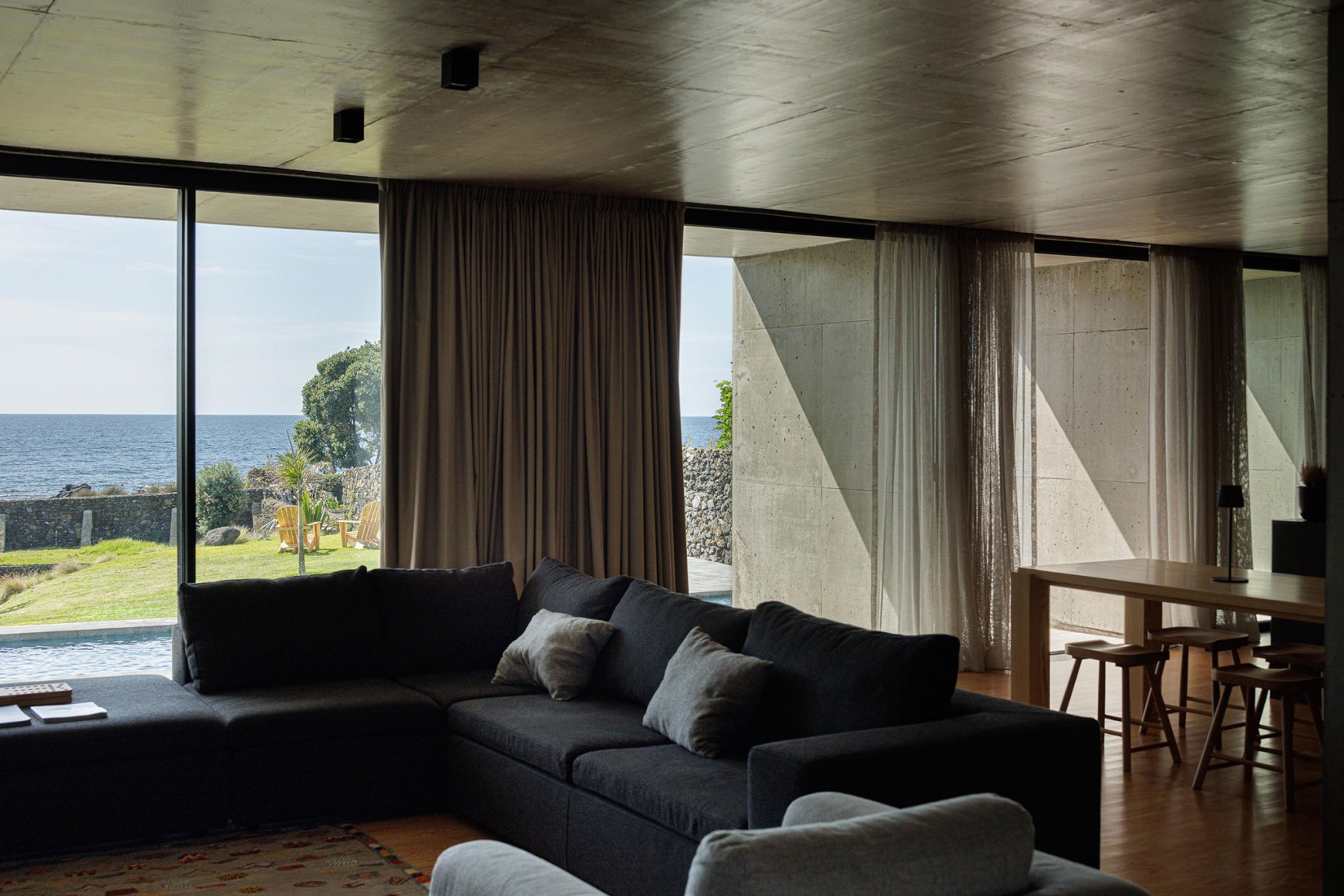 Casa da Rocha Quebrada by SO Arquitetura & Design. Photograph by Ivo Tavares Studio.