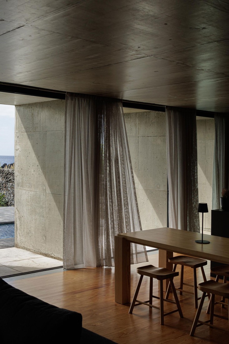 Casa da Rocha Quebrada by SO Arquitetura & Design. Photograph by Ivo Tavares Studio.