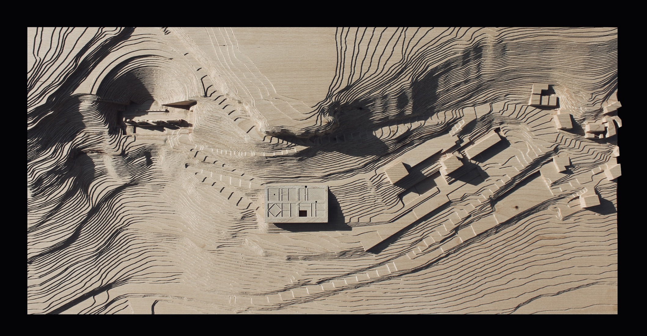 Maqueta de contexto. Centro de Recepción de Visitantes de Colonia Clunia Sulpicia por Tejedor Linares Arquitectos.