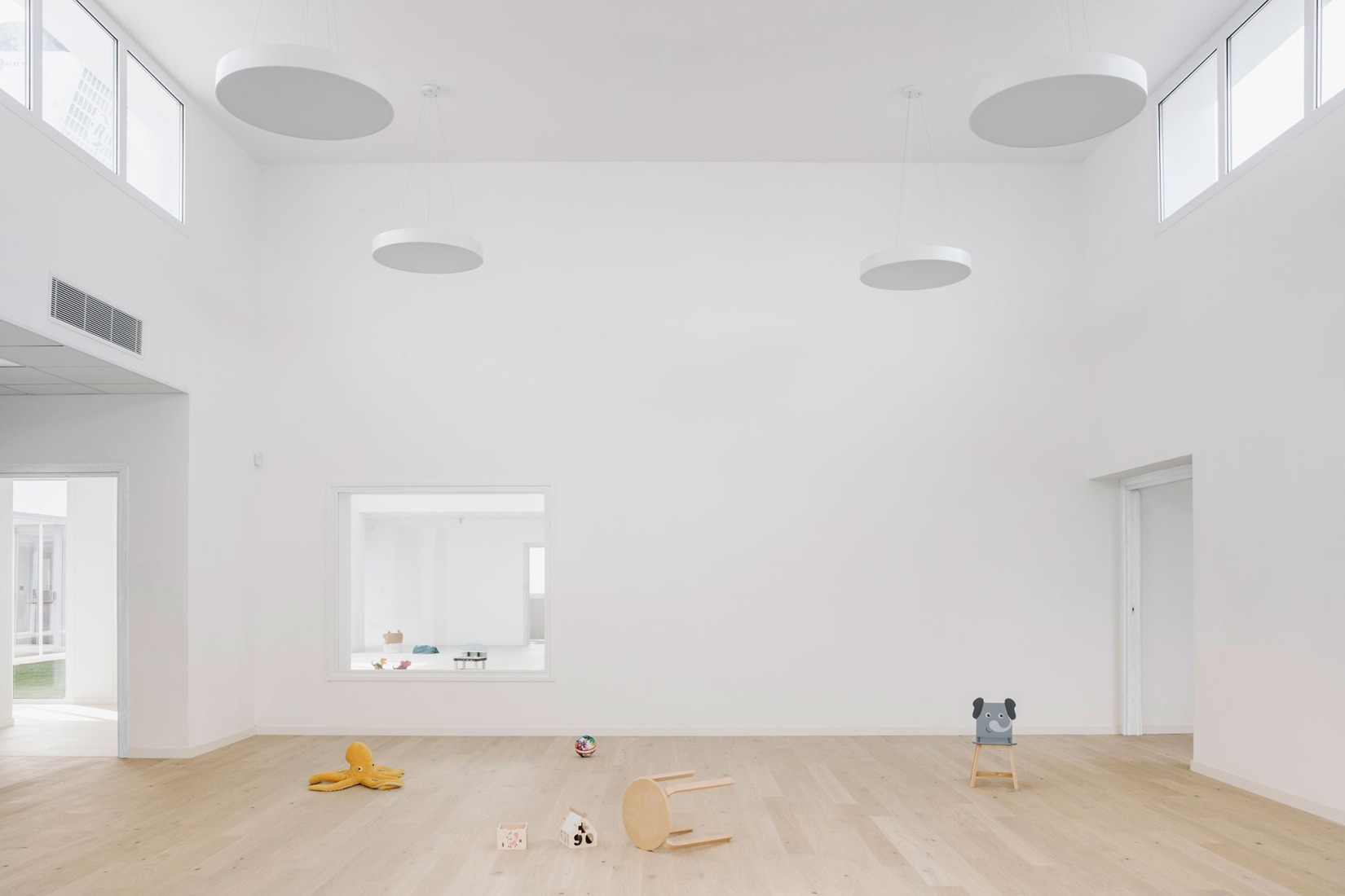 Nursery school on Via dell’Aquamarina Studio Associato di Architettura LERUA. Photograph by Cedric Dasesson.