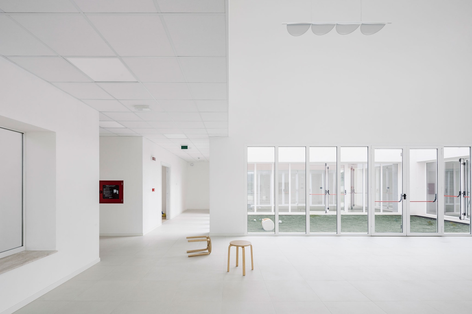 Nursery school on Via dell’Aquamarina Studio Associato di Architettura LERUA. Photograph by Cedric Dasesson.