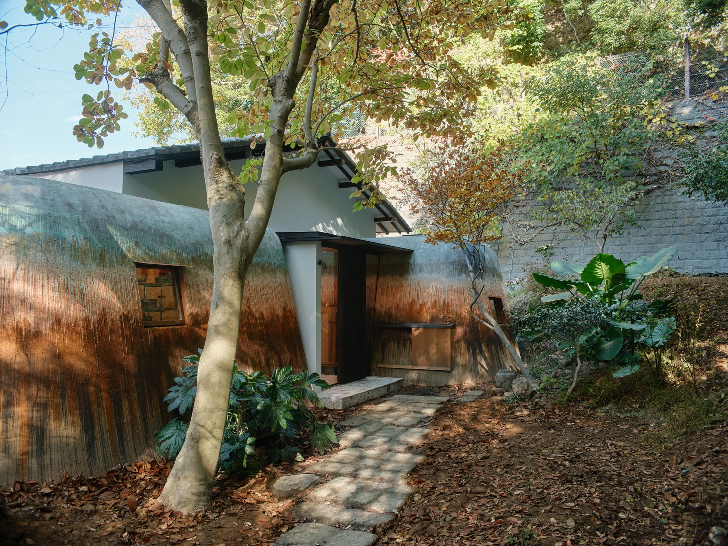 Haniyasu House by AATISMO. Photograph by Shinya Sato.