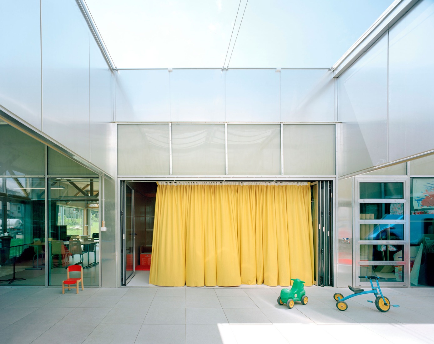 Le Foirail Multi-Service Center by Betillon & Freyermuth Architects + crypto architectes.Photograph by Maxime Delvaux.