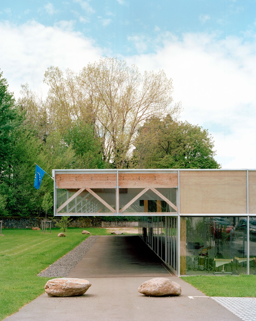 Le Foirail Multi-Service Center by Betillon & Freyermuth Architects + crypto architectes.Photograph by Maxime Delvaux.