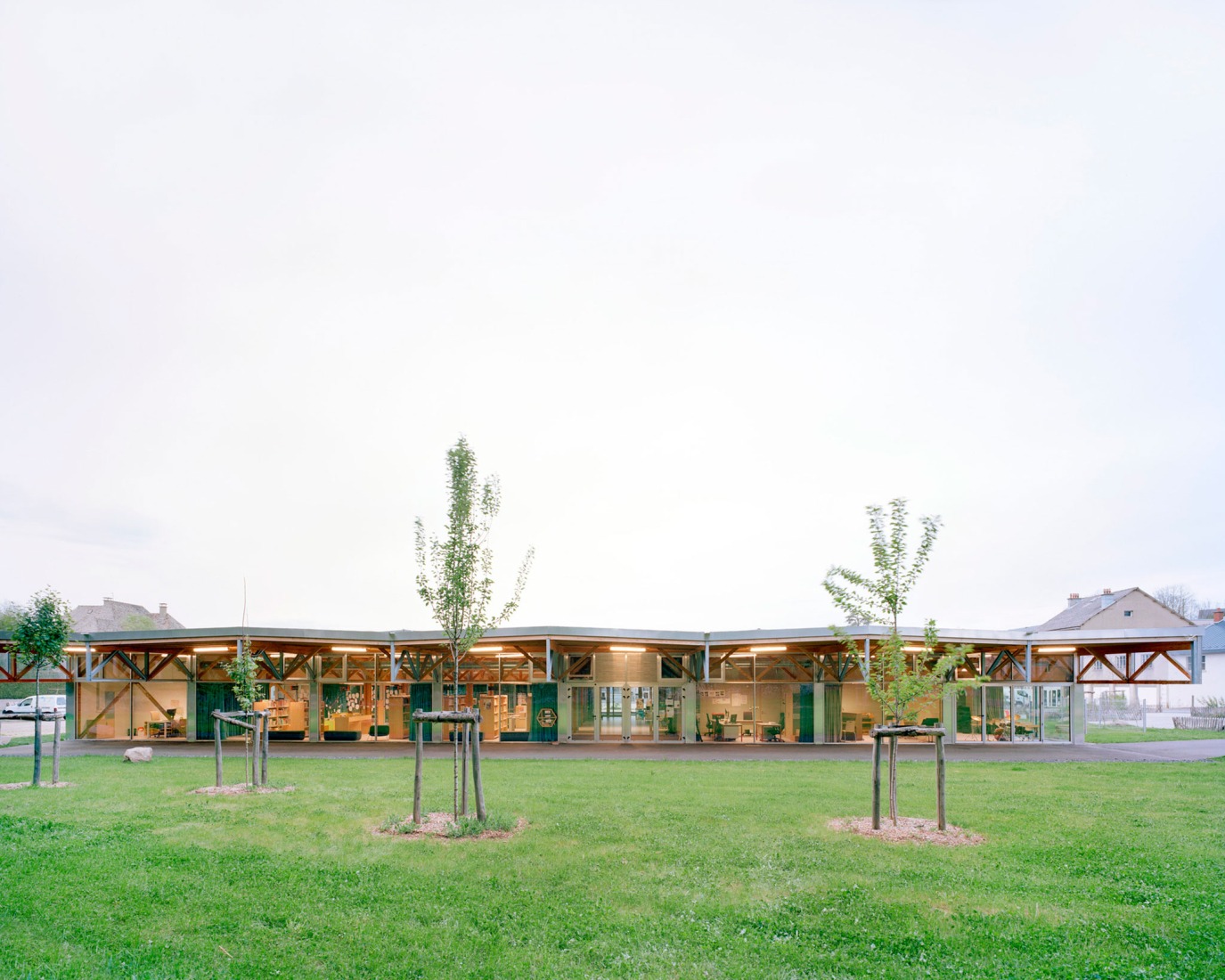 Le Foirail Multi-Service Center by Betillon & Freyermuth Architects + crypto architectes.Photograph by Maxime Delvaux.