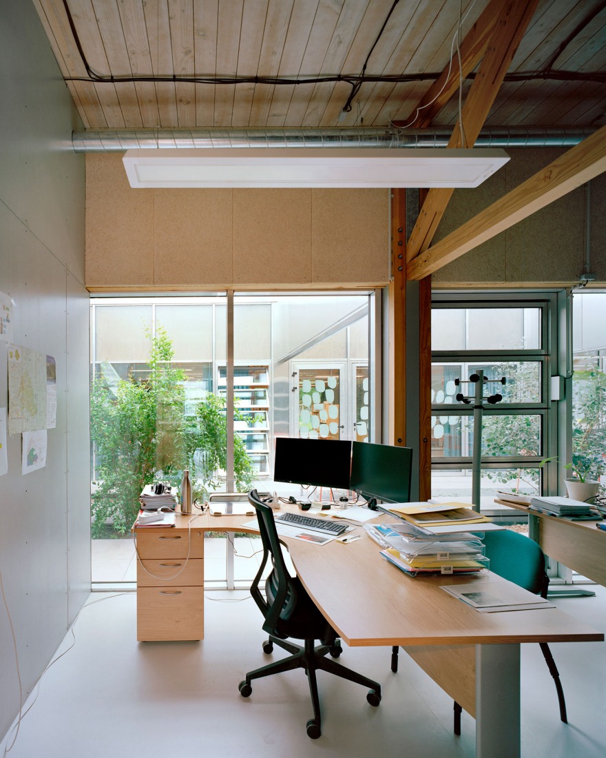 Le Foirail Multi-Service Center by Betillon & Freyermuth Architects + crypto architectes.Photograph by Maxime Delvaux.