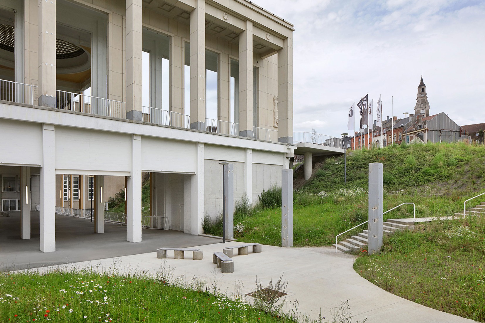 Charleroi Palais des Expositions by architecten jan de vylder inge vinck and AgwA. Photograph by Filip Dujardin.