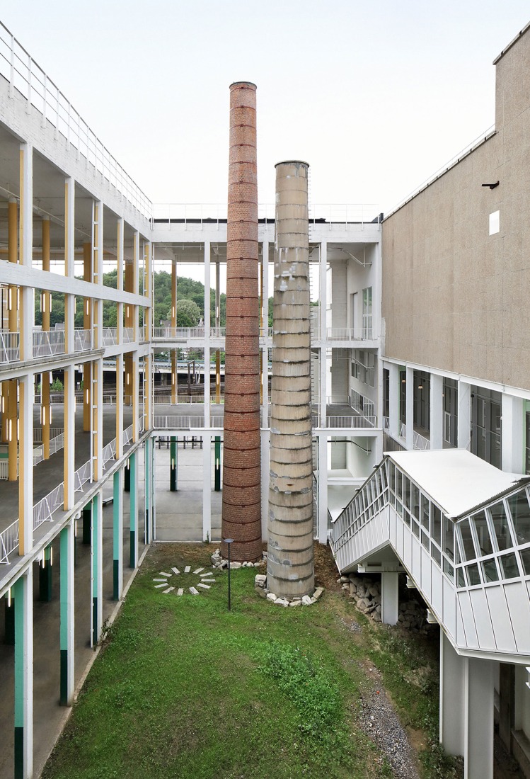 Charleroi Palais des Expositions by architecten jan de vylder inge vinck and AgwA. Photograph by Filip Dujardin.