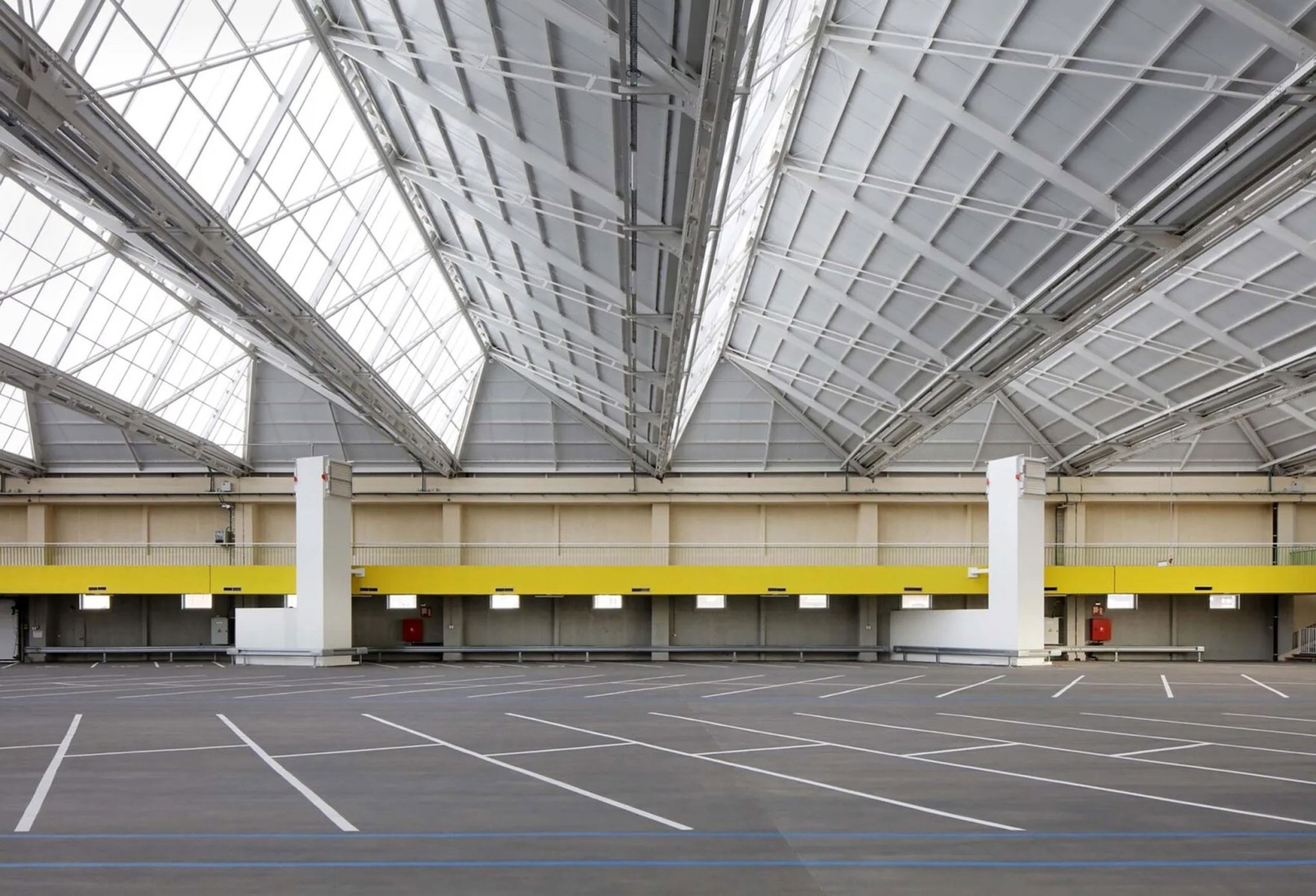 Charleroi Palais des Expositions by architecten jan de vylder inge vinck and AgwA. Photograph by Filip Dujardin.