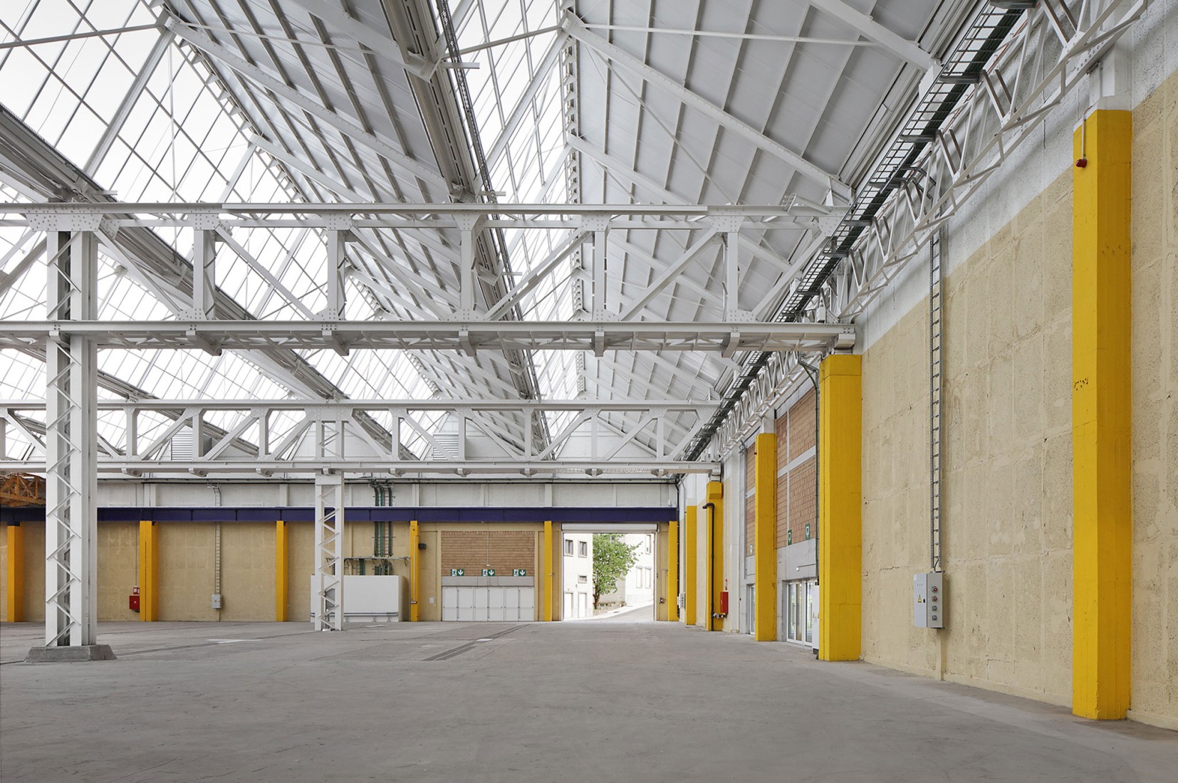 Charleroi Palais des Expositions by architecten jan de vylder inge vinck and AgwA. Photograph by Filip Dujardin.