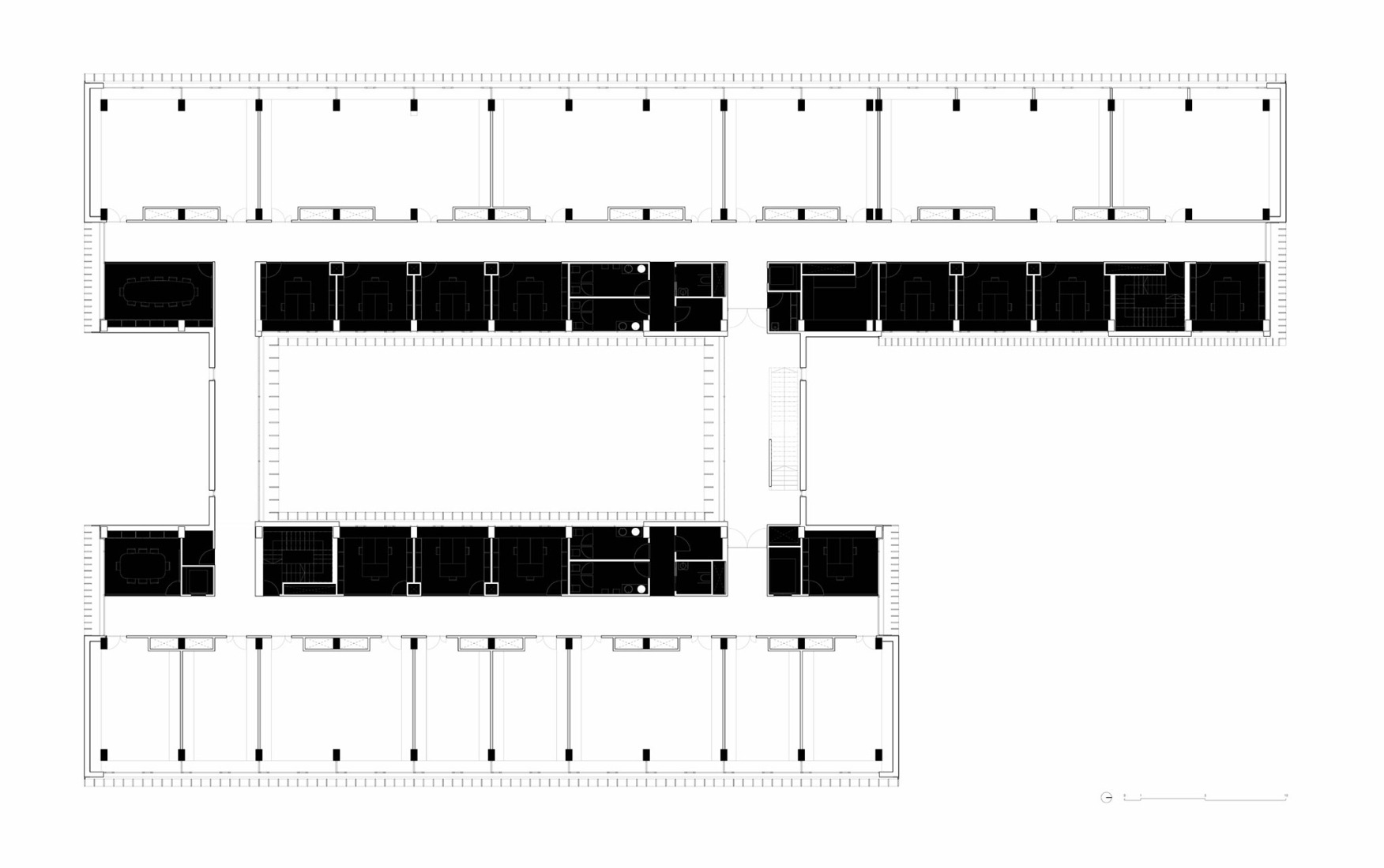 Plano de planta tipo. Edificio de Laboratorios e Investigación Avanzada por ORBAICETA ALDABA y COR.
