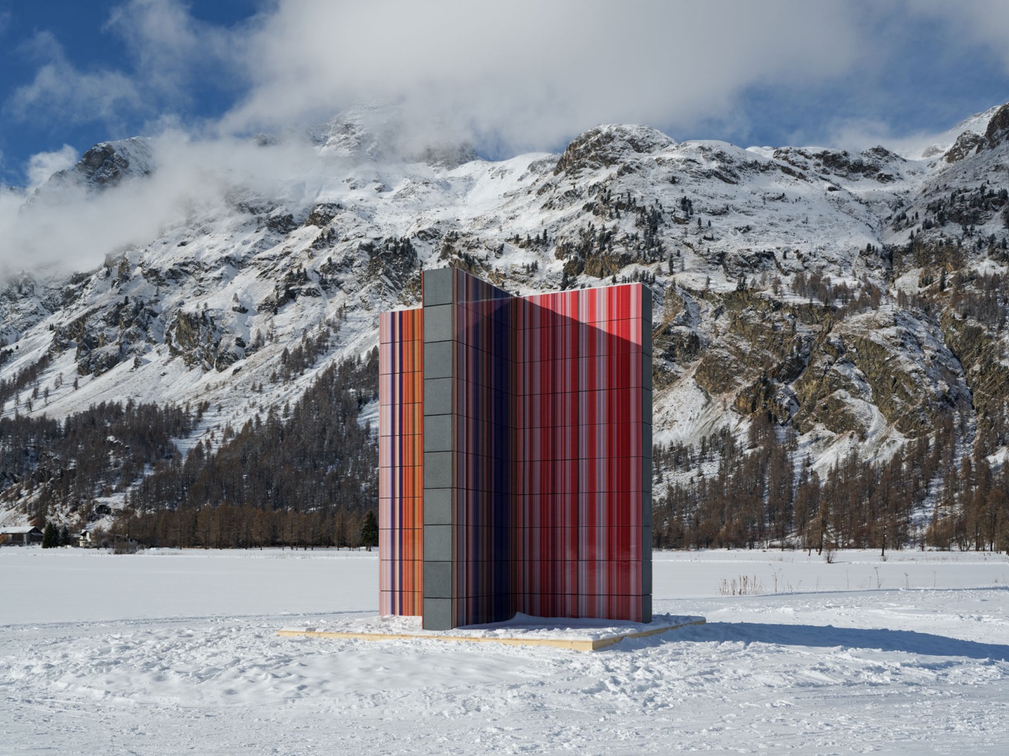 Gerhard Richter, STRIP TOWER (962), 2023. Sils Maria, Suiza, 2026. Fotografía por Schaub Stierli Fotografie. Cortesía de Gerhard Richter Kunststiftung y Luma Foundation.