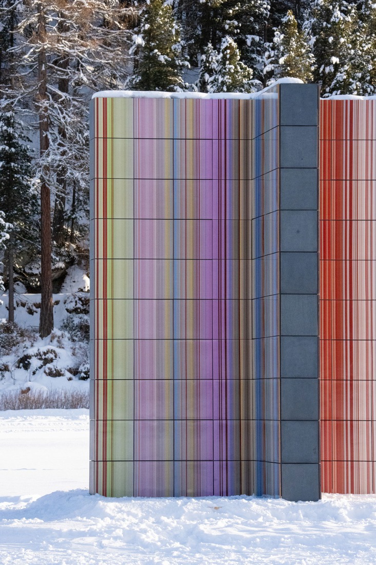 Gerhard Richter, STRIP TOWER (962), 2023. Sils Maria, Suiza, 2026.Fotografía por Victor & Simon / Joana Luz. Cortesía de Gerhard Richter Kunststiftung y Luma Foundation.