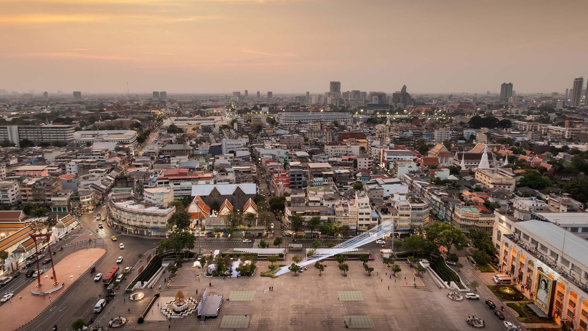 «High Line Bangkok» por HAS design and research. Fotografía por DOF Sky|Ground.