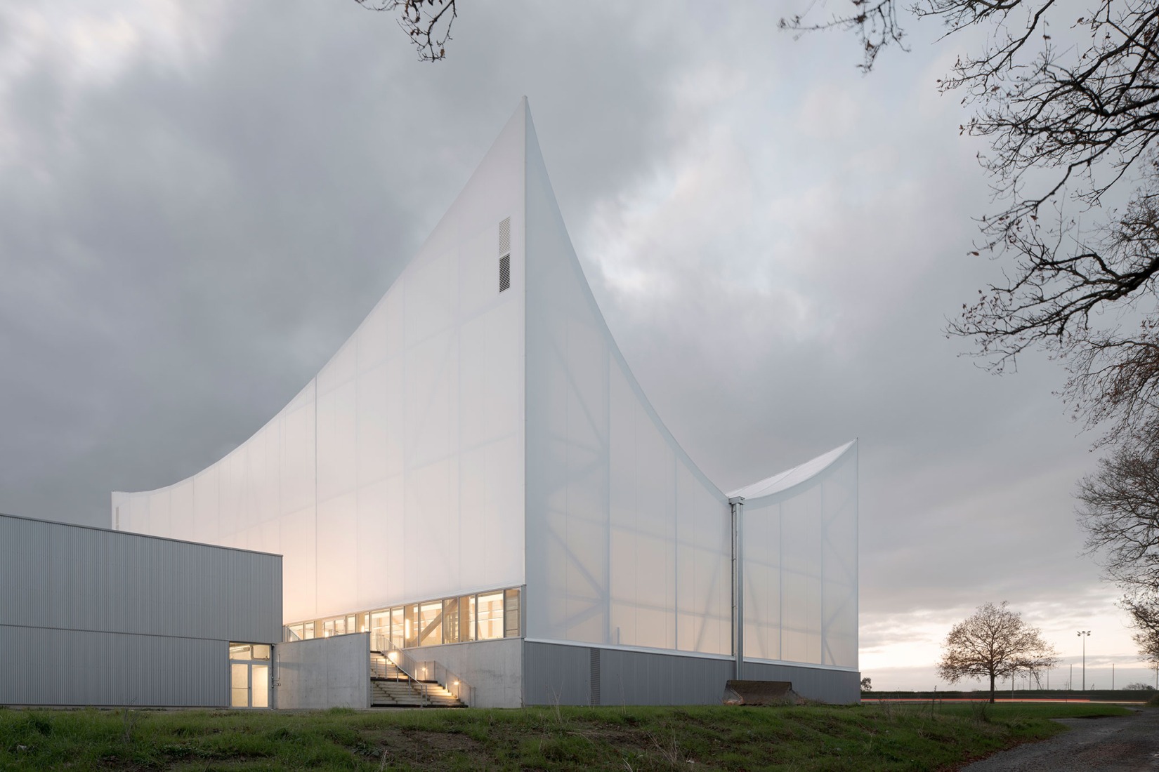 Centro deportivo y cultural Josephine Baker - Marie Jose Perec. Fotografía por Juan Cardona. 