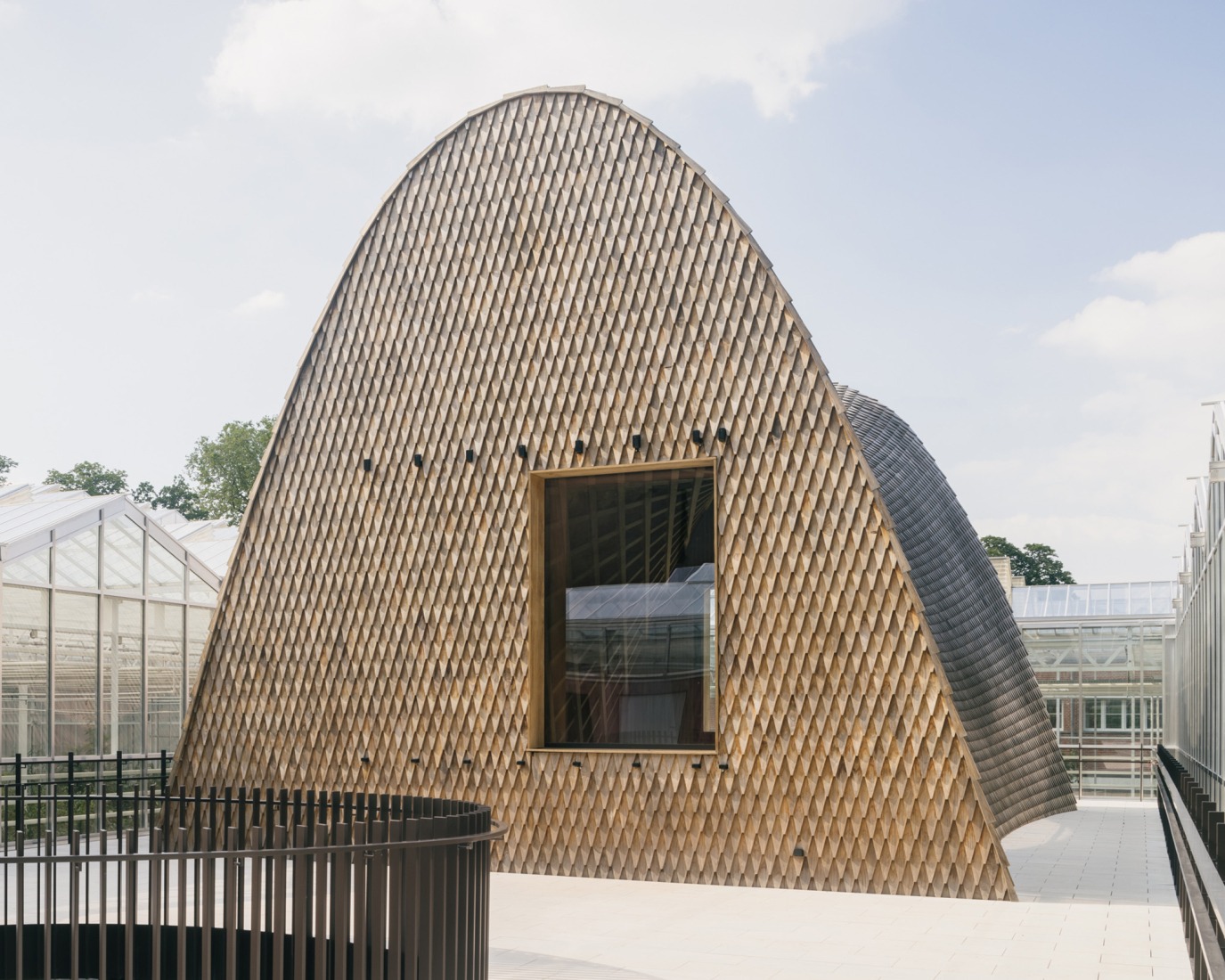 "Green Ark" by NU architectuuratelier + archipelago architects. Photograph by Stijn Bollaert.