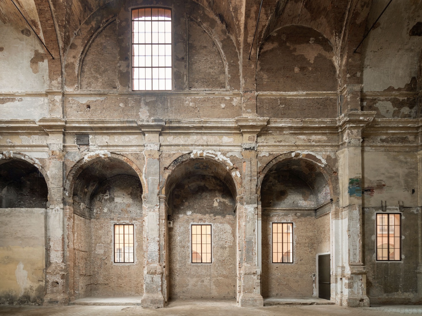 Restauración San Barbaziano por Studio Poggioli. Fotografía por Alessaandro Saletta.