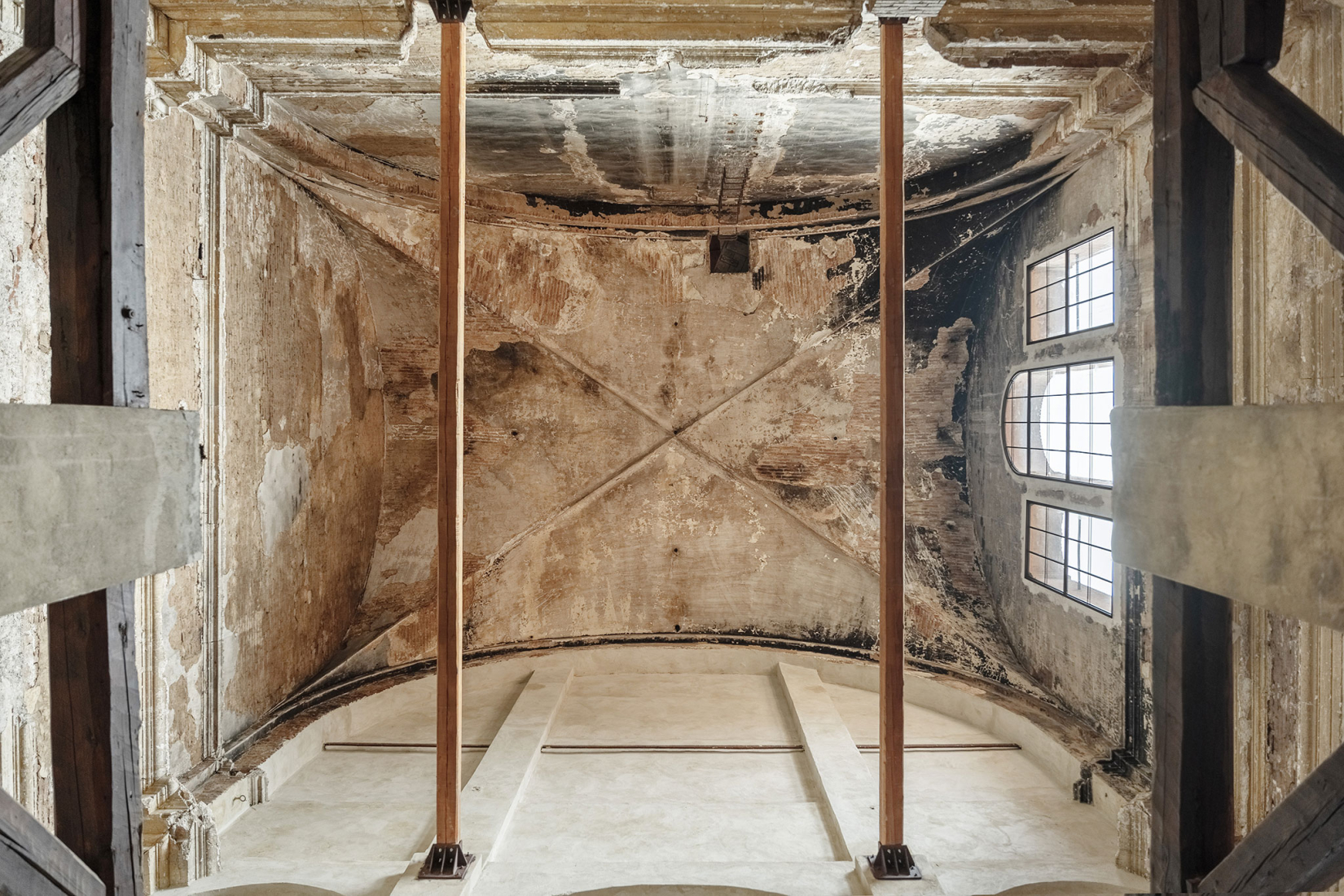 Restauración San Barbaziano por Studio Poggioli. Fotografía por Alessaandro Saletta.