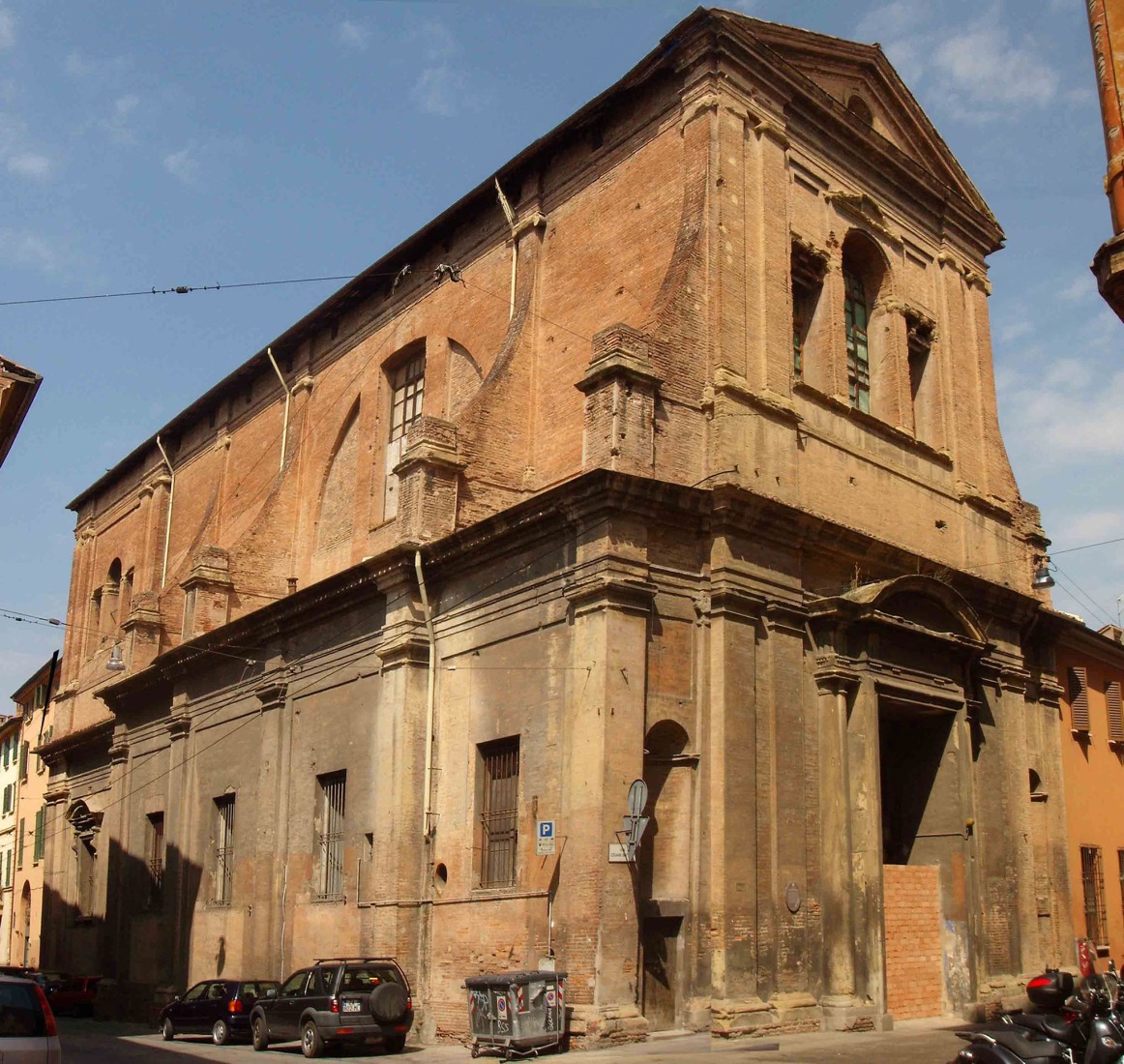 Imágen previa a la restauración de San Barbaziano por Studio Poggioli. Fotografía por Alessaandro Saletta.