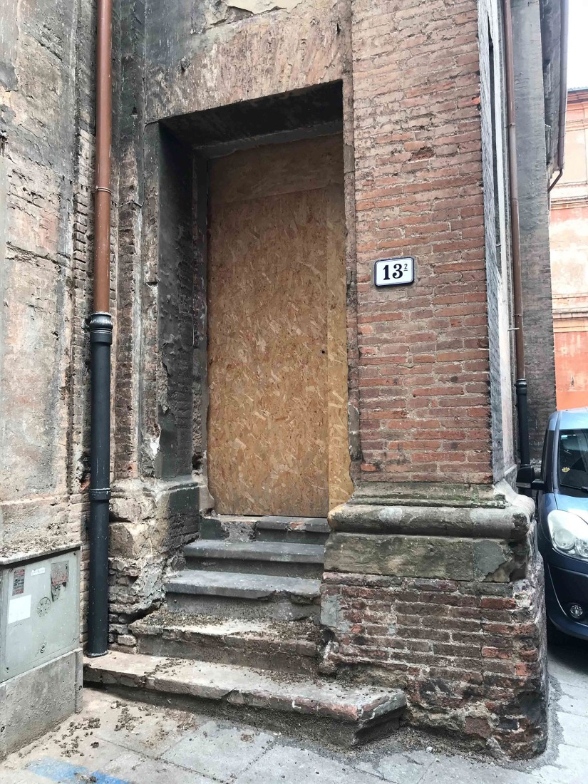 Imágen previa a la restauración de San Barbaziano por Studio Poggioli. Fotografía por Alessaandro Saletta.