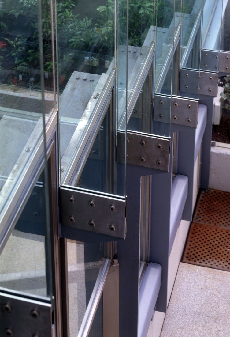 Invernadero del Real Jardín Botánico de Madrid (1991-1992) por Ángel Fernandez Alba. Fotografía por Reto Halme.