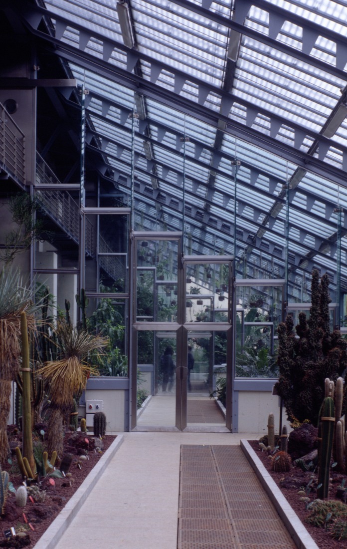 Invernadero del Real Jardín Botánico de Madrid (1991-1992) por Ángel Fernandez Alba. Fotografía por Reto Halme.