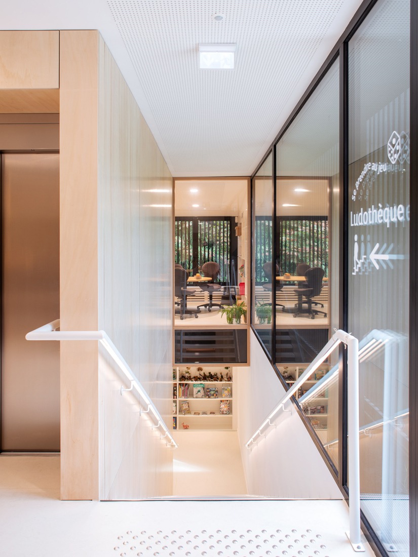 Centro Cultural Pont-Scorff por AGA Architectes Associés. Fotografía por Gaëtan Chevier.