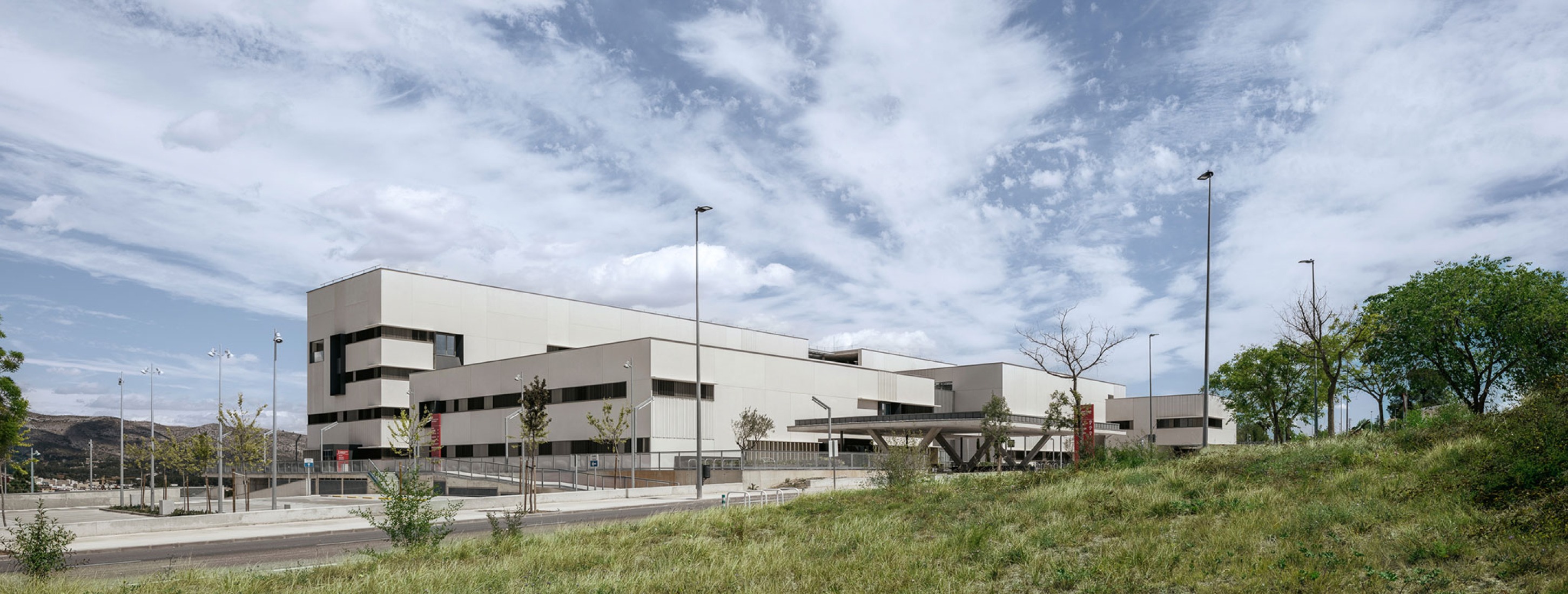 Ontinyent Hospital by Contell-Martínez and Manuel Vega. Photograph by Alejandro Gómez Vives.