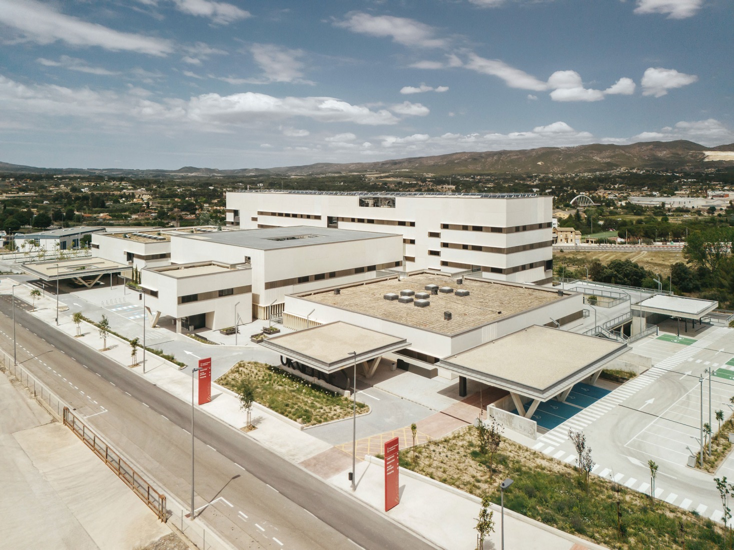 Ontinyent Hospital by Contell-Martínez and Manuel Vega. Photograph by Alejandro Gómez Vives.