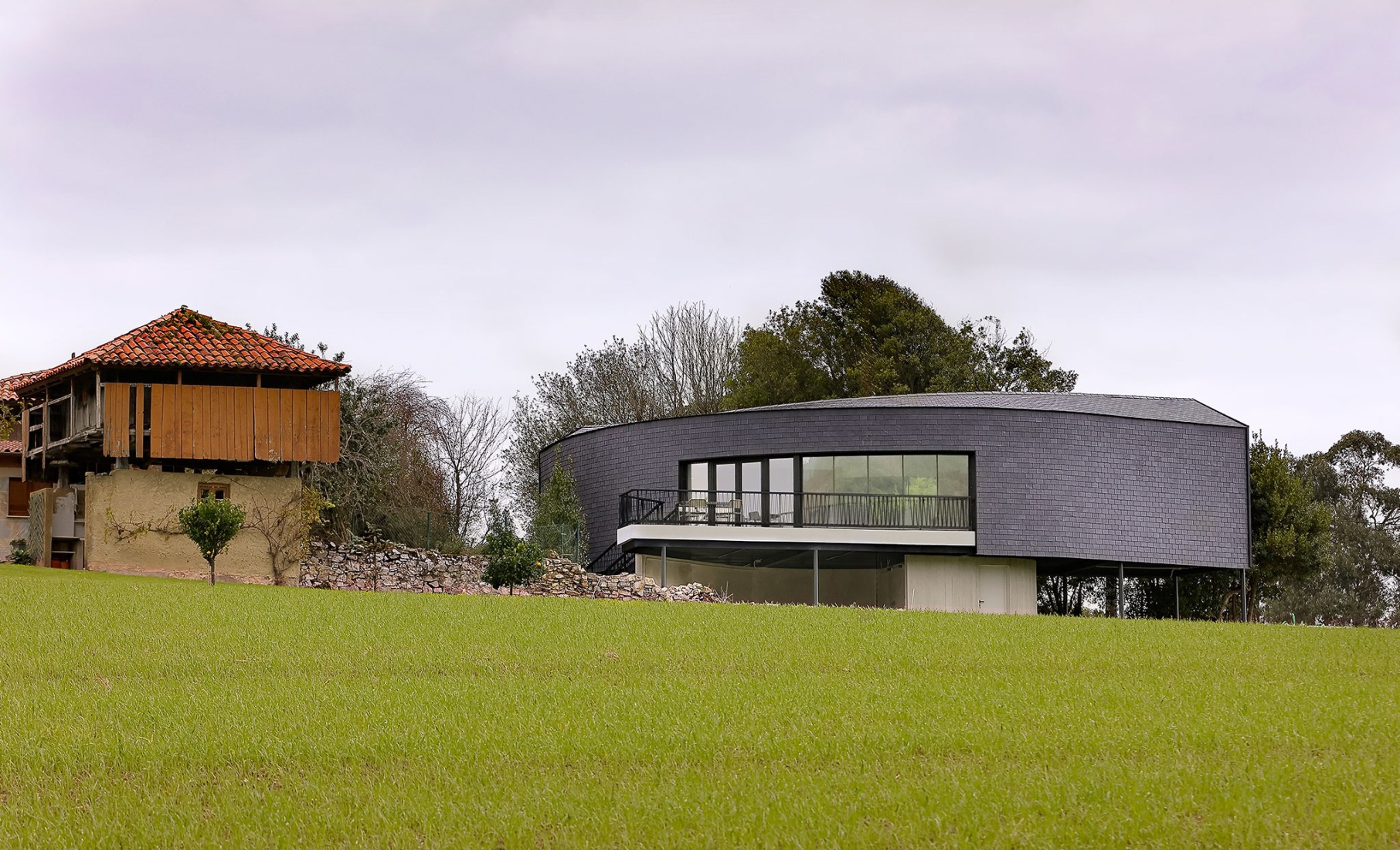 Vivienda unifamiliar «Big Fish» por F5 Proyectos y Arquitectura. Fotografía por Iván Morán. 