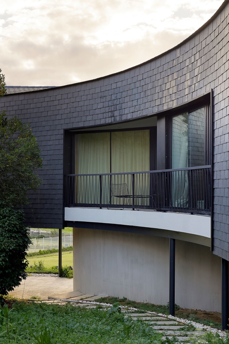 Vivienda unifamiliar «Big Fish» por F5 Proyectos y Arquitectura. Fotografía por Iván Morán. 