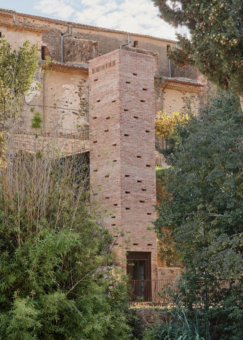 "Font del Rector" by Carles Enrich Studio. Photograph by Adrià Goula.