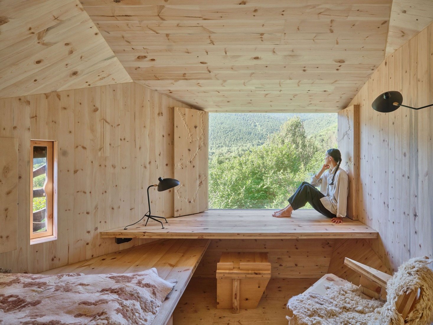 Cabaña «Forestone» por IAAC. Fotografía por Adrià Goula.